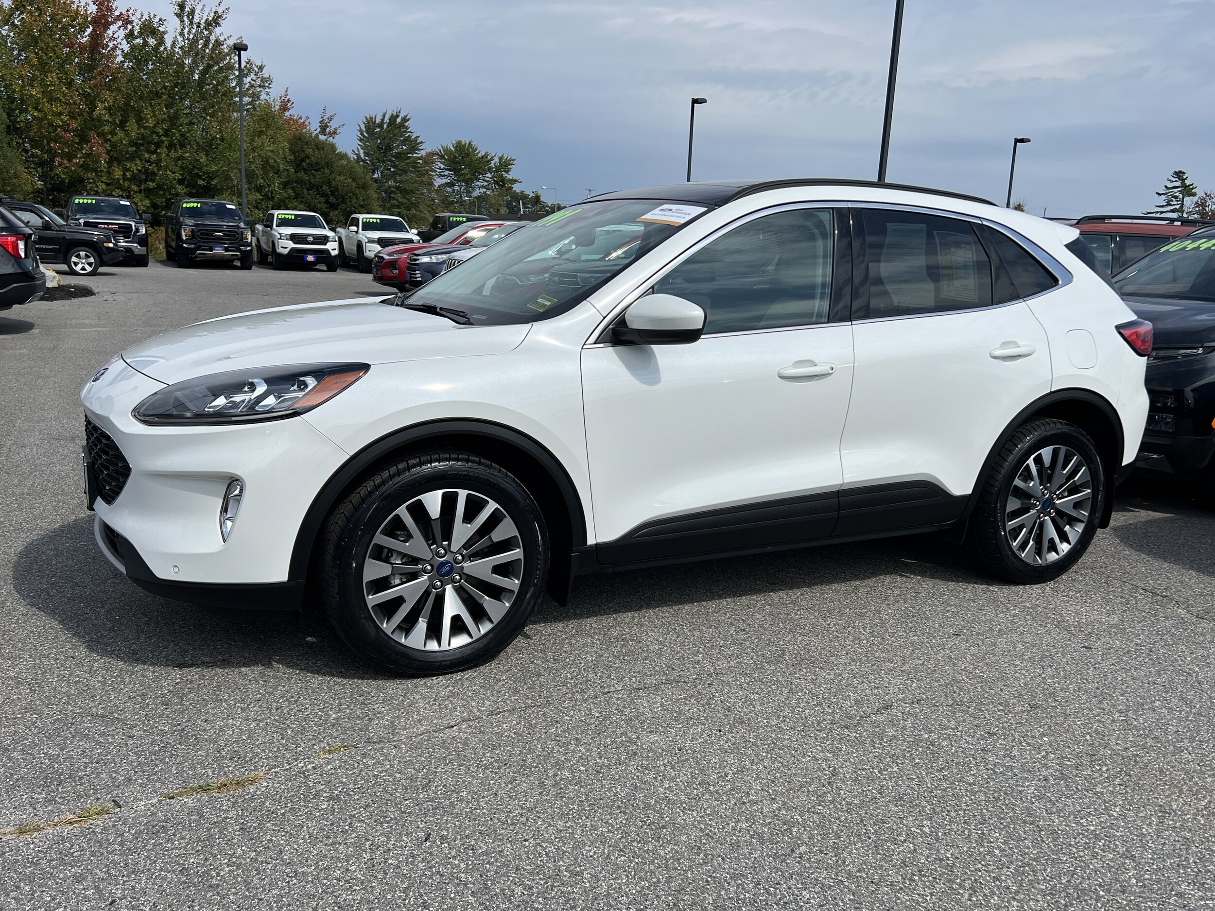 2022 Ford Escape Titanium photo 3