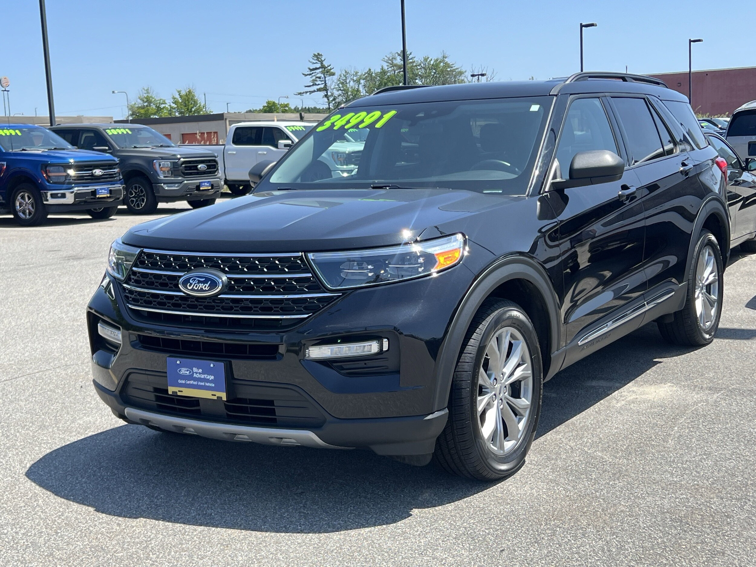 2023 Ford Explorer XLT photo 2