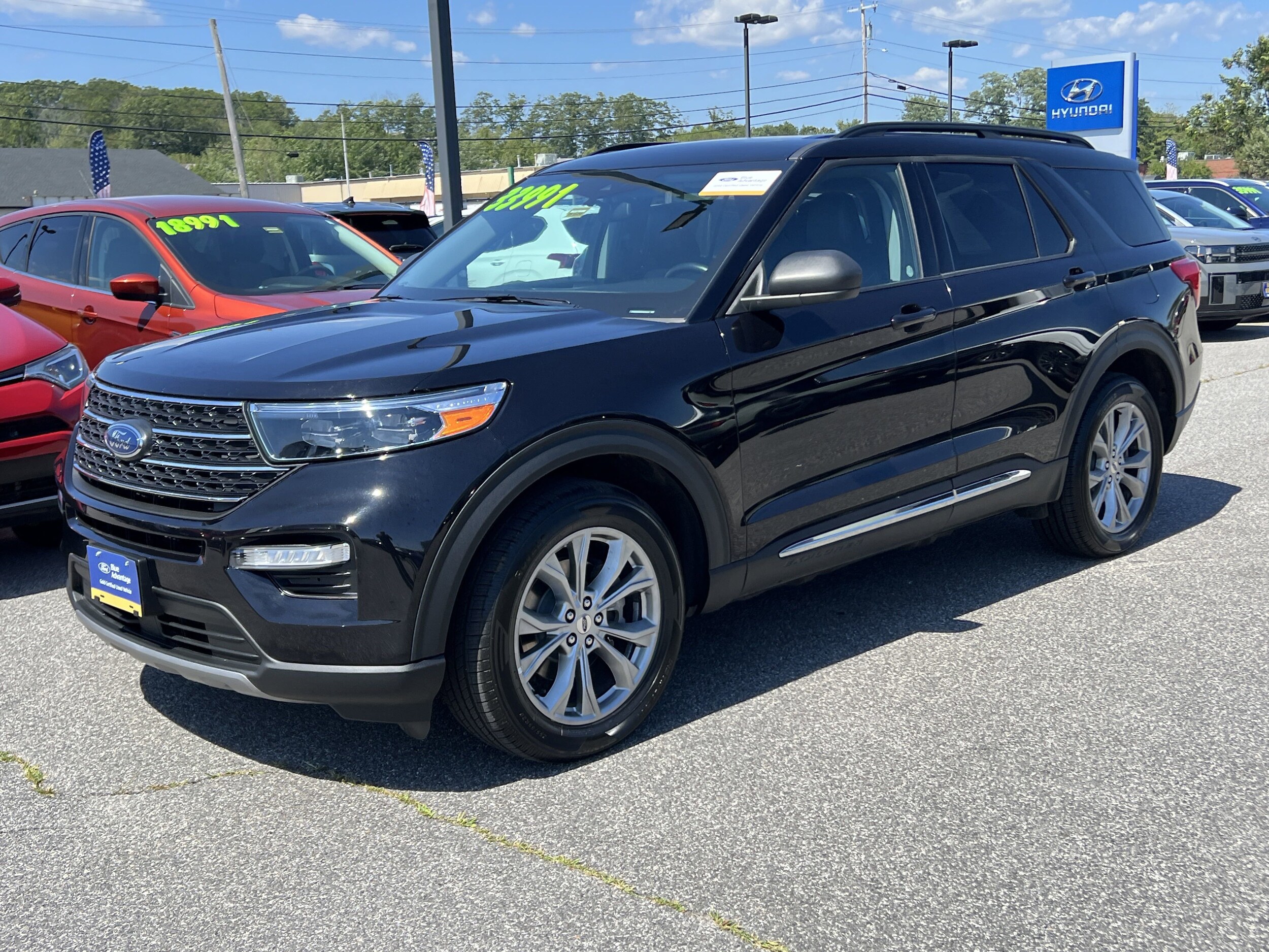 2023 Ford Explorer XLT photo 3