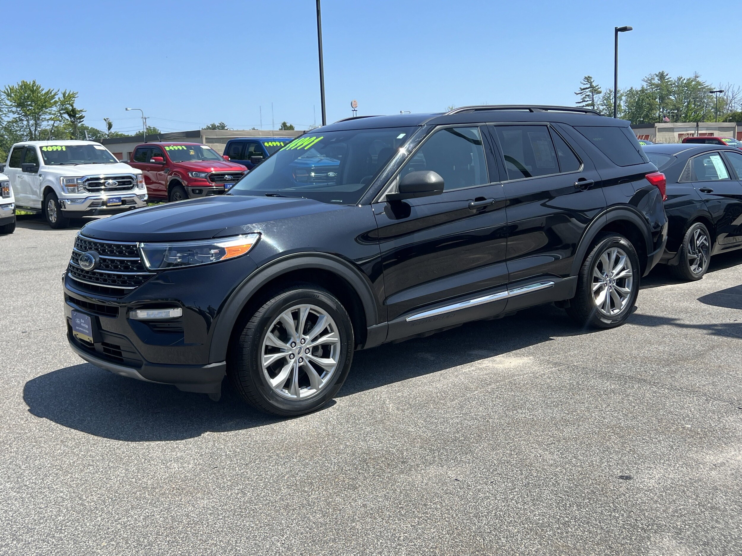 2023 Ford Explorer XLT photo 3