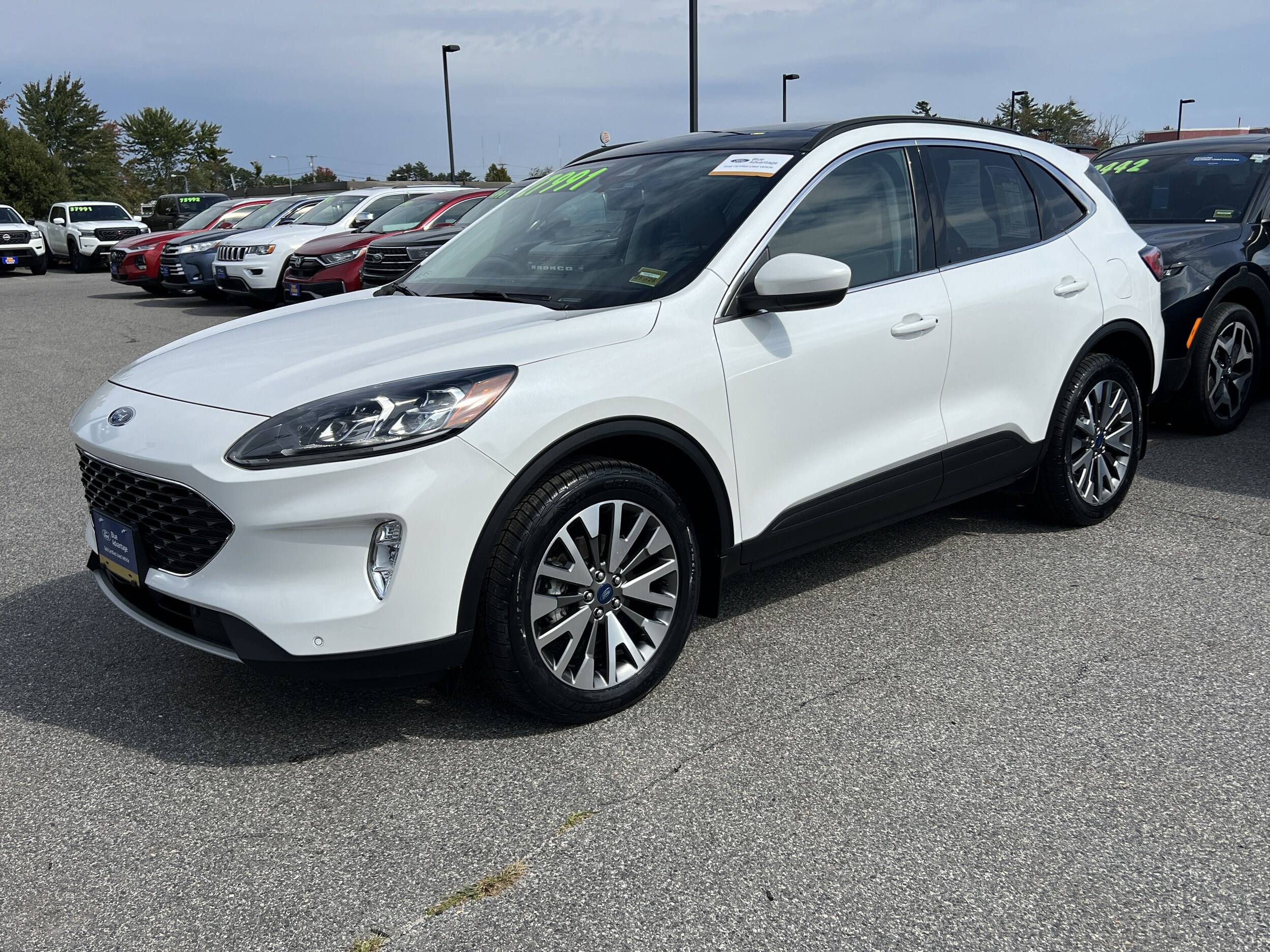 2022 Ford Escape Titanium photo 2