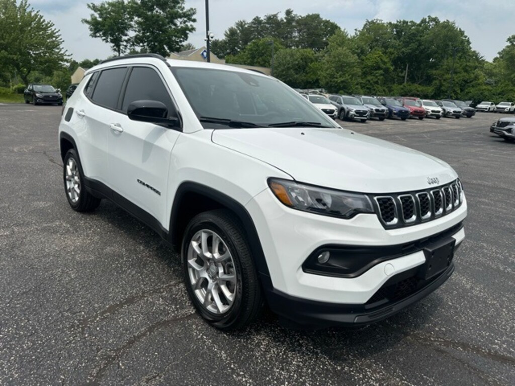 Used 2024 Jeep Compass Latitude Lux SUV