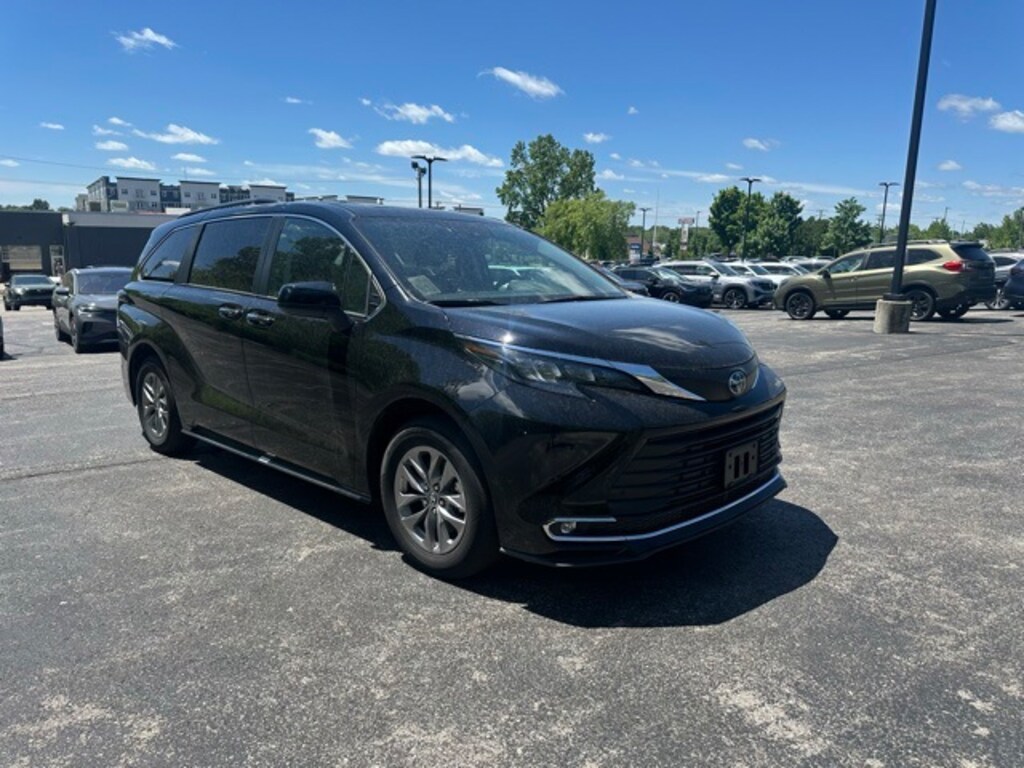 Used 2024 Toyota Sienna XLE 7 Passenger Van Passenger Van