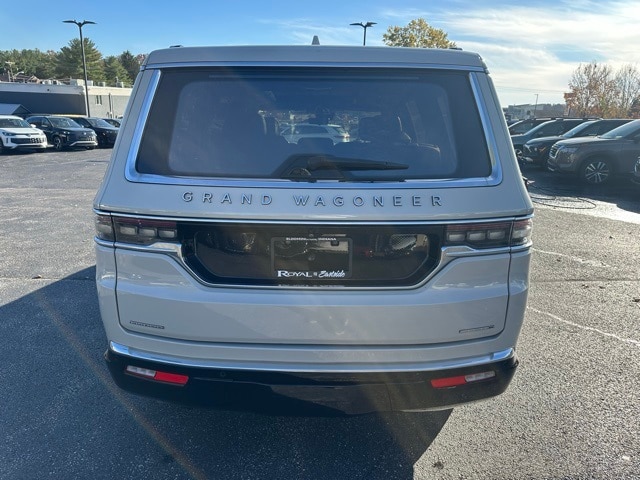2022 Jeep Grand Wagoneer III photo 3