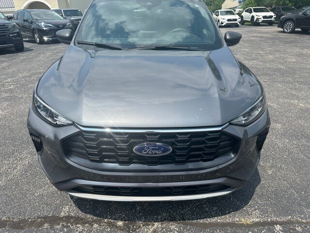 2024 Ford Escape ST-Line photo 2