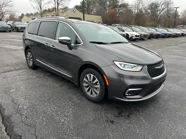 2021 Chrysler Pacifica Hybrid Limited photo 3