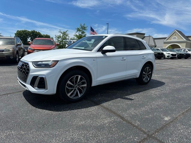 2024 Audi Q5 45 Premium Plus's photo