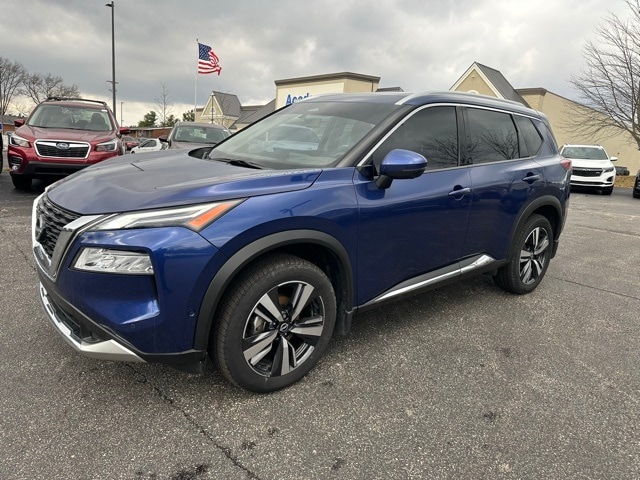 2023 Nissan Rogue Platinum's photo