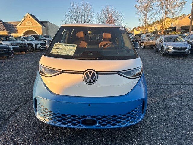 2025 Volkswagen ID. Buzz Pro Plus photo 2