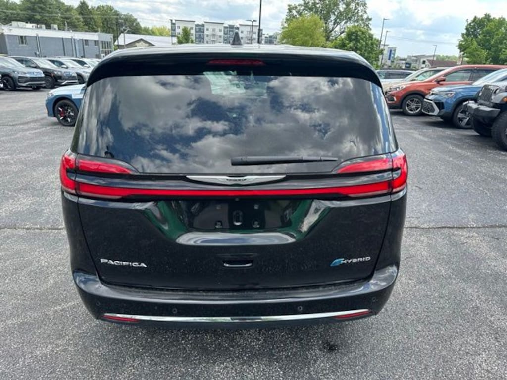 Used 2023 Chrysler Pacifica Hybrid Limited Minivan/Van