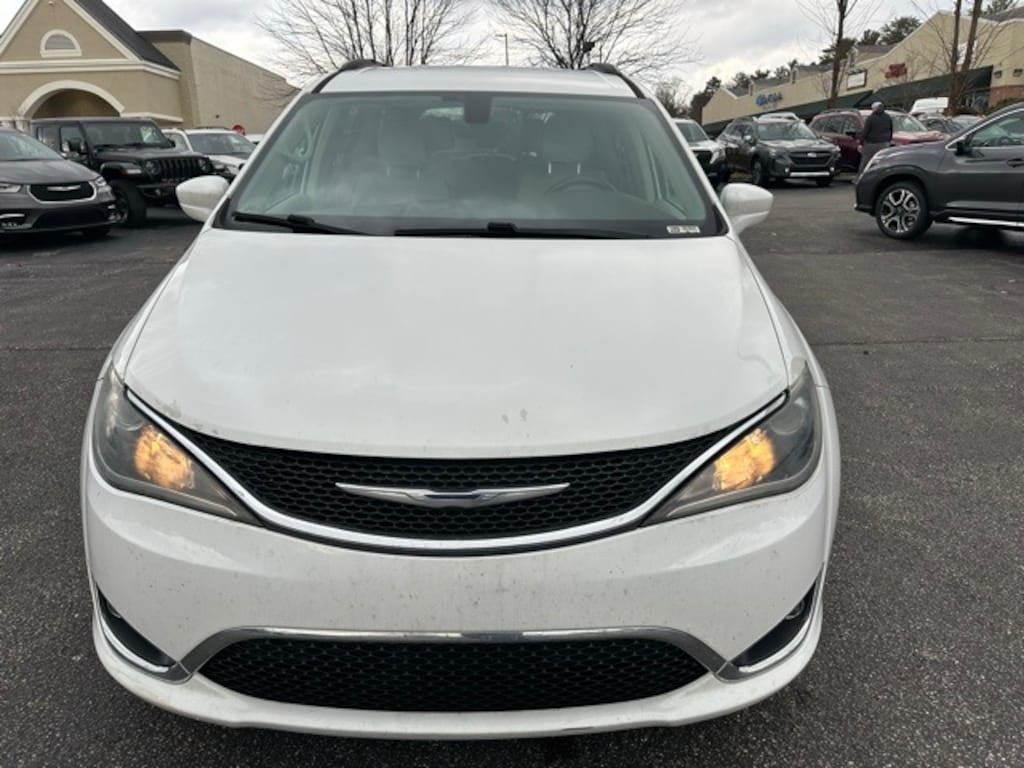 Used 2017 Chrysler Pacifica Touring L Minivan/Van