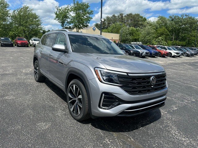 2025 Volkswagen Atlas SEL Premium R-Line photo 3