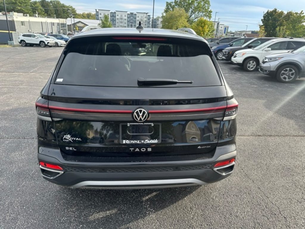 New 2025 Volkswagen Taos 1.5T SEL SUV