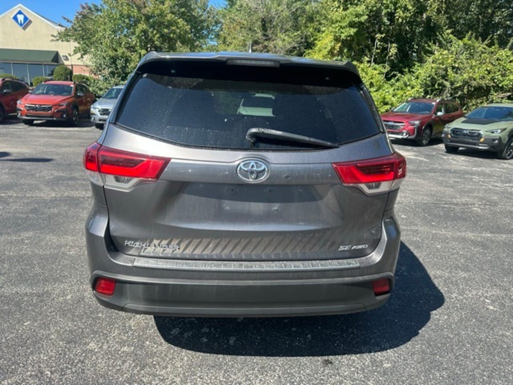 Used 2017 Toyota Highlander SE SUV