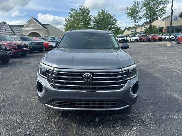 2025 Volkswagen Atlas SE Technology photo 2
