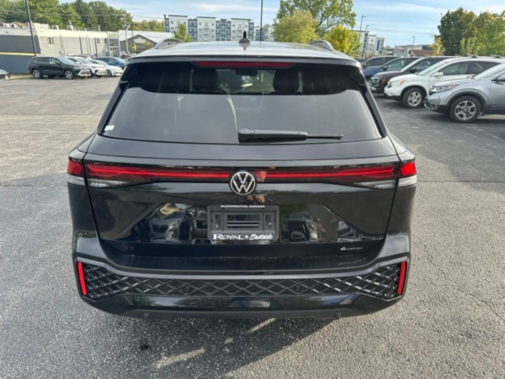 New 2025 Volkswagen Tiguan 2.0T SE R-Line Black SUV