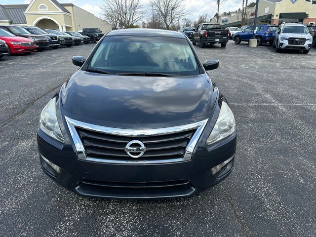 Used 2014 Nissan Altima S with VIN 1N4AL3AP3EC139057 for sale in Bloomington, IN