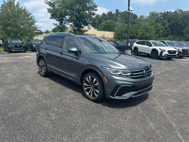 2022 Volkswagen Tiguan SEL Premium R-Line photo 2