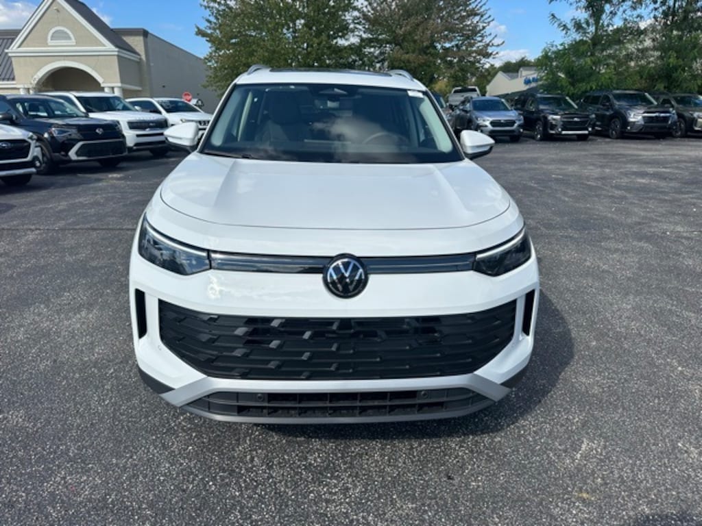 New 2025 Volkswagen Tiguan 2.0T SE SUV