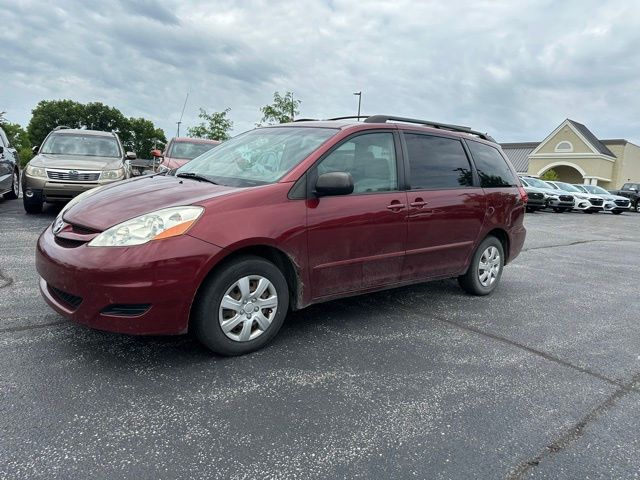 2007 Toyota Sienna LE 7-Passenger's photo