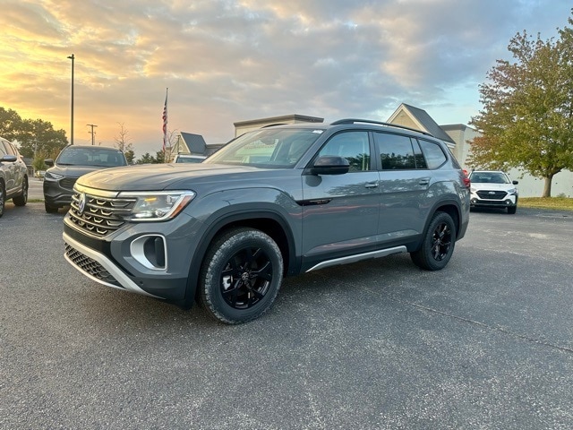 2025 Volkswagen Atlas Atlas Peak Edition's photo