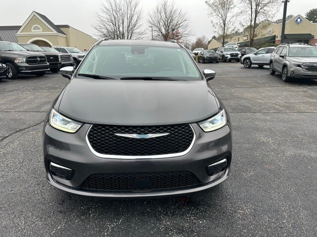 2021 Chrysler Pacifica Hybrid Limited photo 2