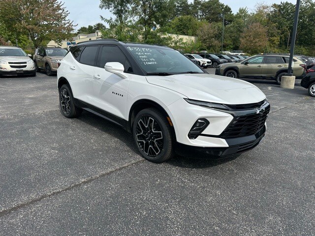2023 Chevrolet Blazer RS photo 2