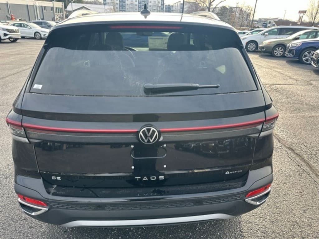 New 2026 Volkswagen Taos 1.5T SE SUV