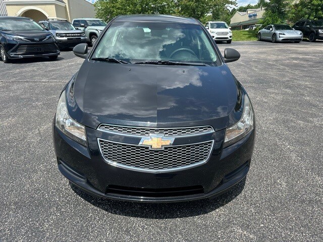2011 Chevrolet Cruze LS photo 2