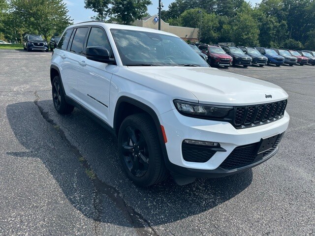 2024 Jeep Grand Cherokee Limited photo 3
