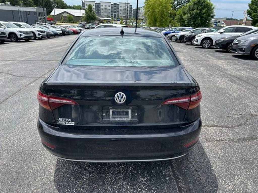 Used 2019 Volkswagen Jetta SEL Sedan
