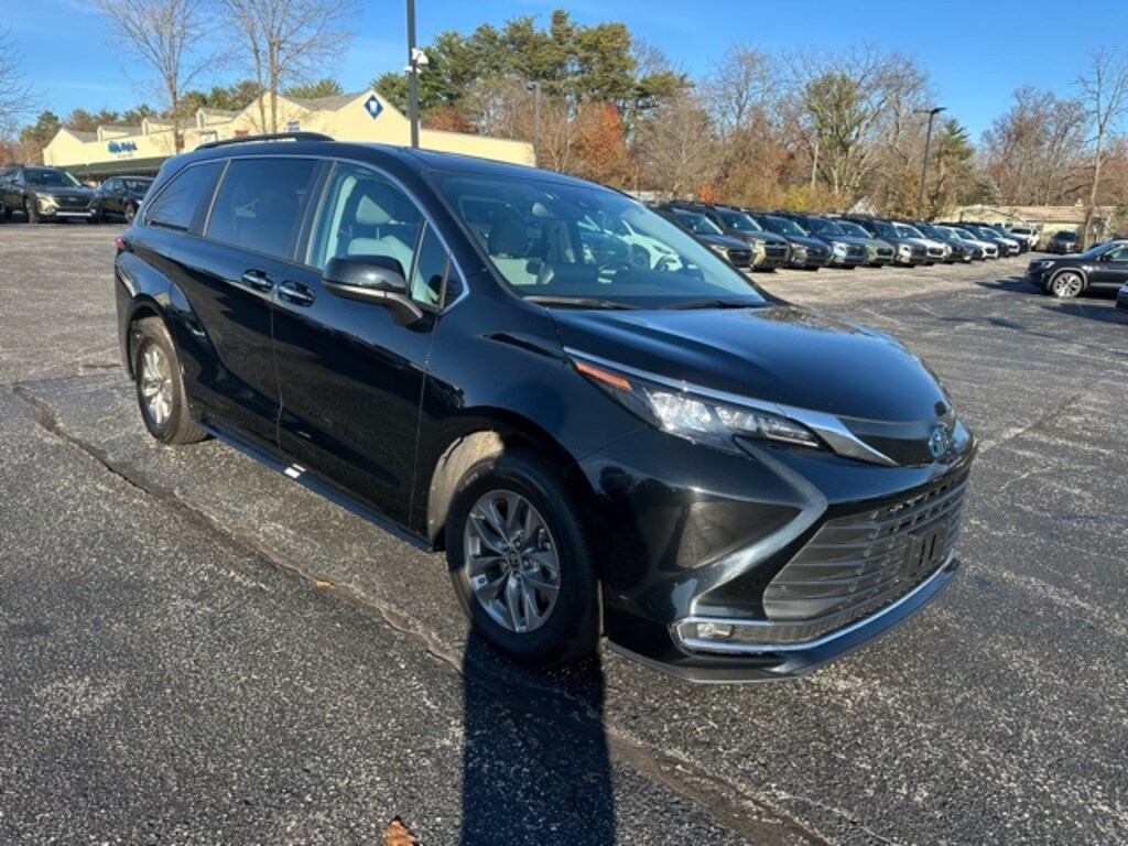 Used 2024 Toyota Sienna XLE Minivan/Van
