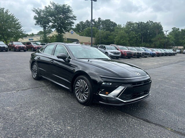 2024 Hyundai Sonata Hybrid Limited photo 3
