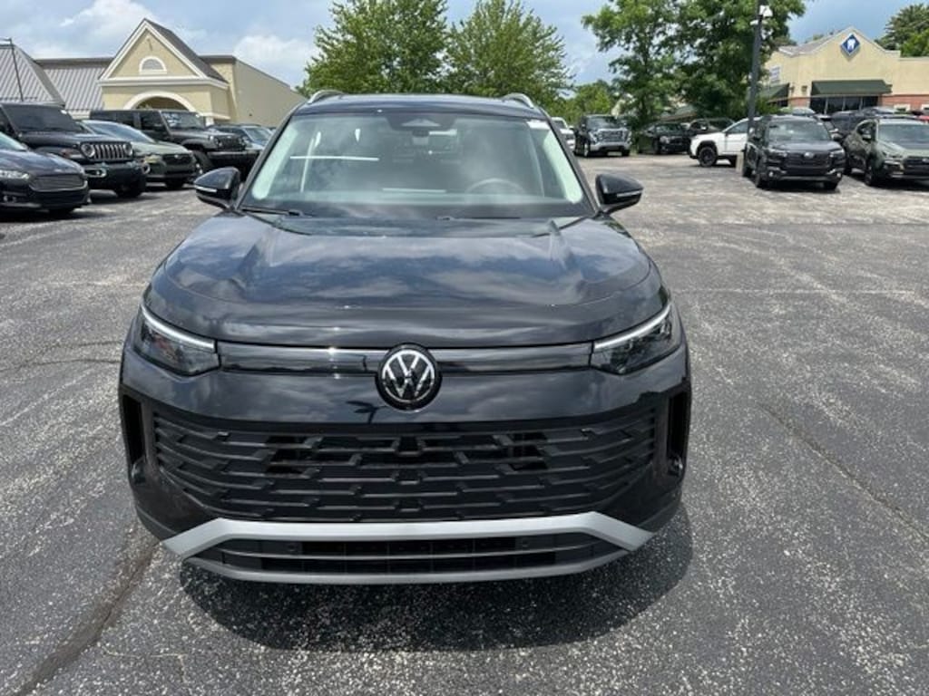 New 2026 Volkswagen Tiguan 2.0T SE SUV