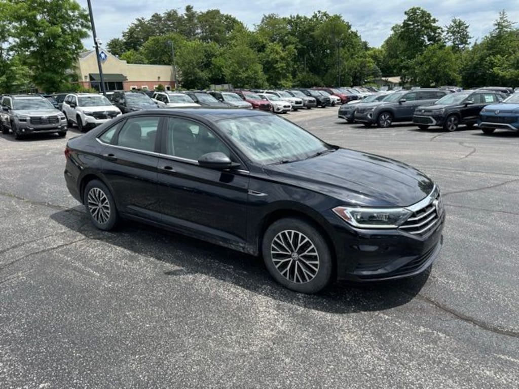 Used 2019 Volkswagen Jetta SEL Sedan