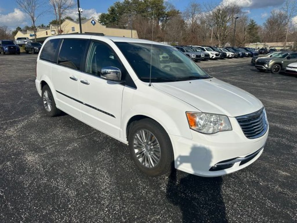 Used 2014 Chrysler Town & Country Touring-L Minivan/Van