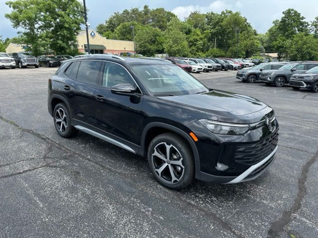 New 2026 Volkswagen Tiguan 2.0T SE SUV