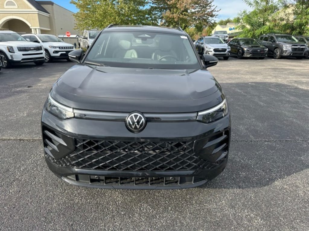 New 2025 Volkswagen Tiguan 2.0T SE R-Line Black SUV