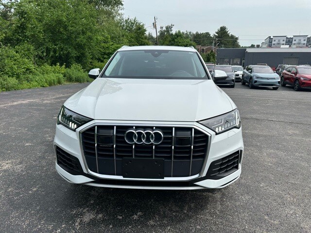 2024 Audi Q7 55 Premium Plus photo 2