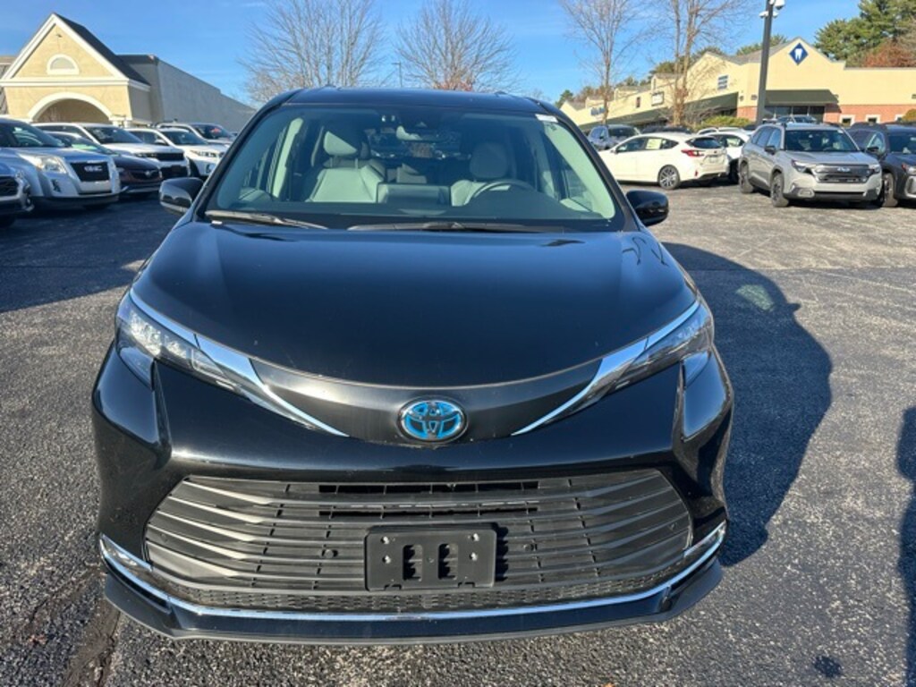 Used 2024 Toyota Sienna XLE Minivan/Van