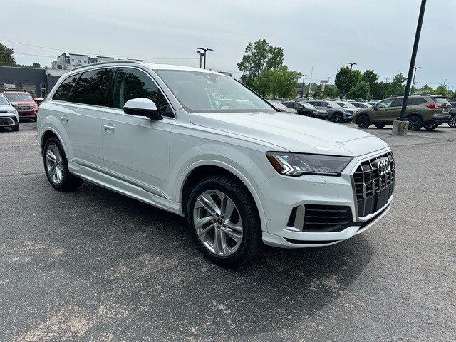 2024 Audi Q7 55 Premium Plus photo 3