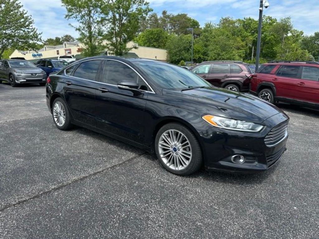 Used 2015 Ford Fusion SE Sedan