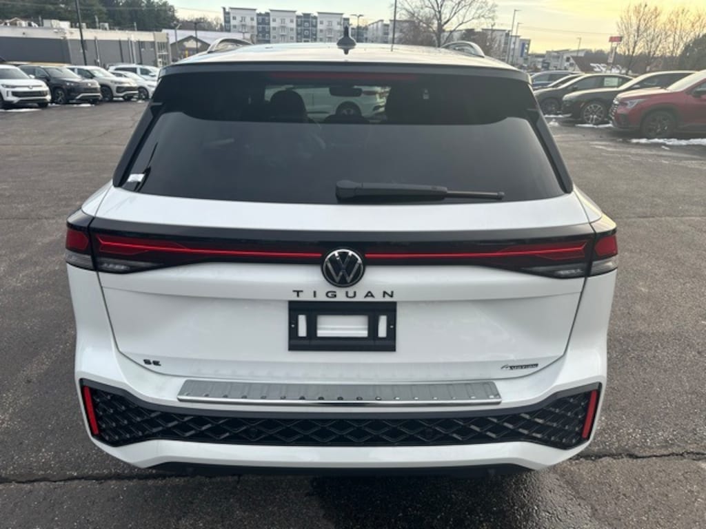 New 2026 Volkswagen Tiguan 2.0T SE R-Line Black SUV