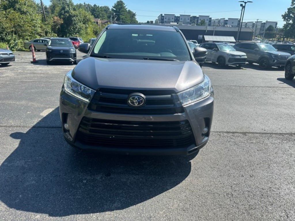 Used 2017 Toyota Highlander SE SUV