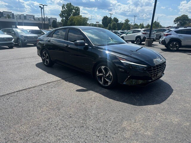 2023 Hyundai Elantra Limited photo 3