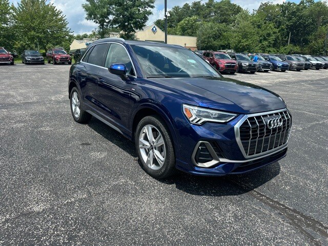 2022 Audi Q3 S line Premium Plus photo 2