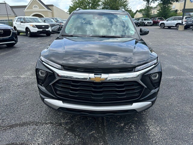 2024 Chevrolet Trailblazer LT photo 2