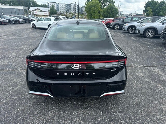 2024 Hyundai Sonata Hybrid Limited photo 4