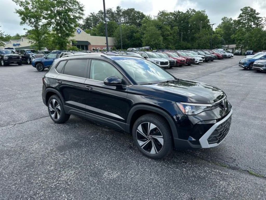 New 2026 Volkswagen Taos 1.5T SE SUV