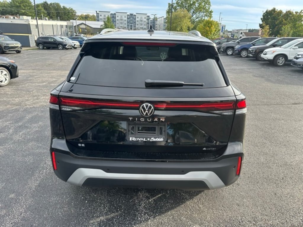 New 2025 Volkswagen Tiguan 2.0T SE SUV